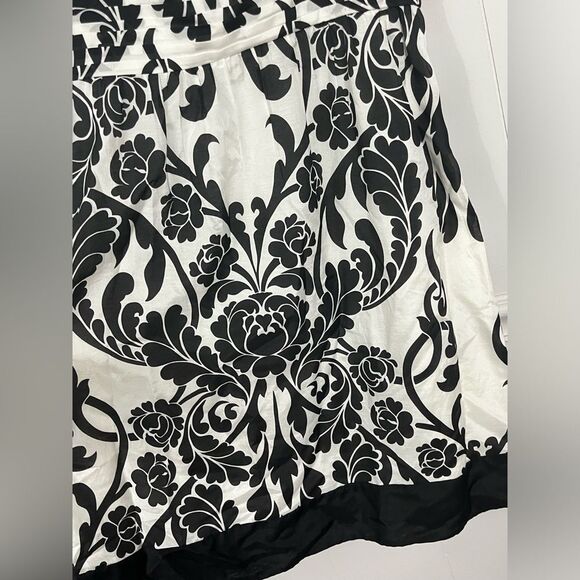 Ann Taylor Petite Black and White A-Line Spaghetti Strap Floral Dress Size 10 - Picture 4 of 5